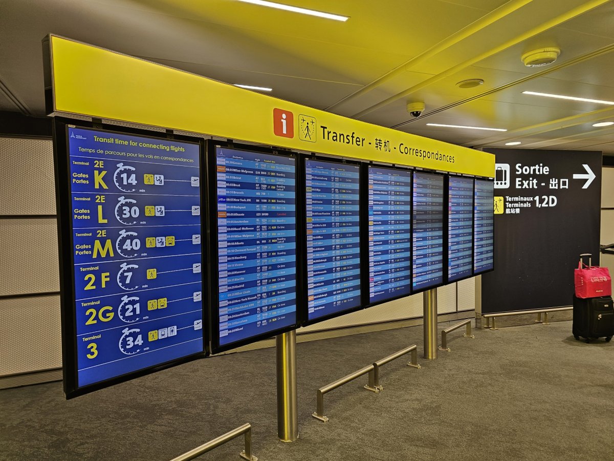 Informace k přestupům mezi lety na terminálu 2