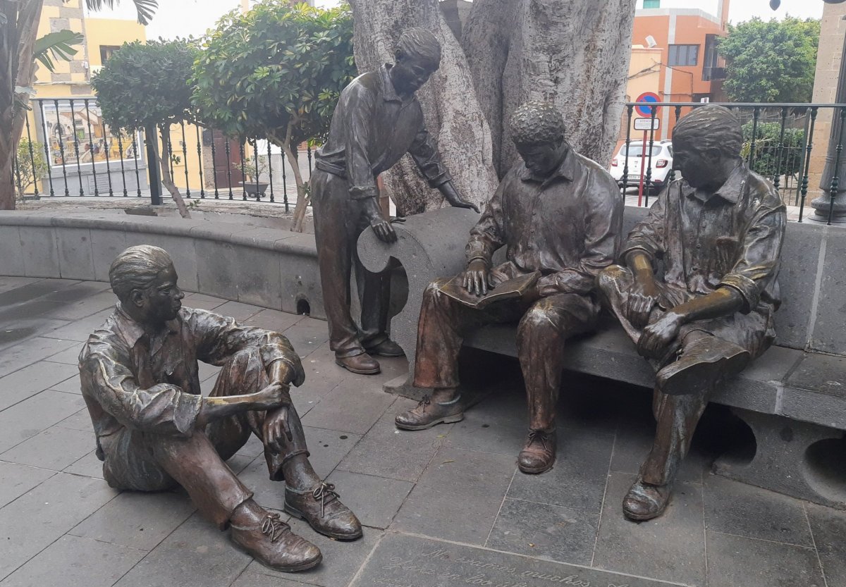 Pár soch z ulic Aguimes