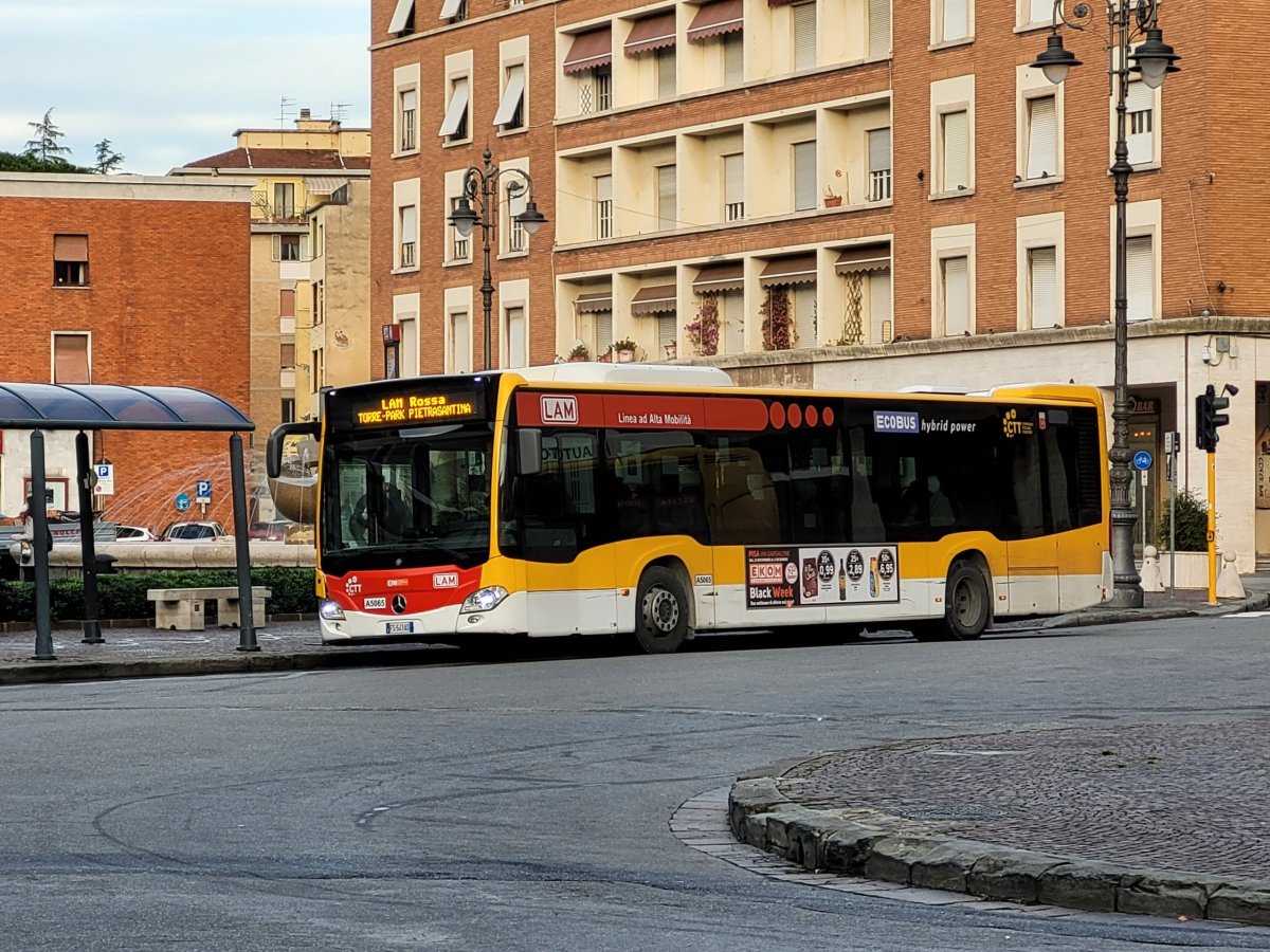 Autobus linky LAM Rossa