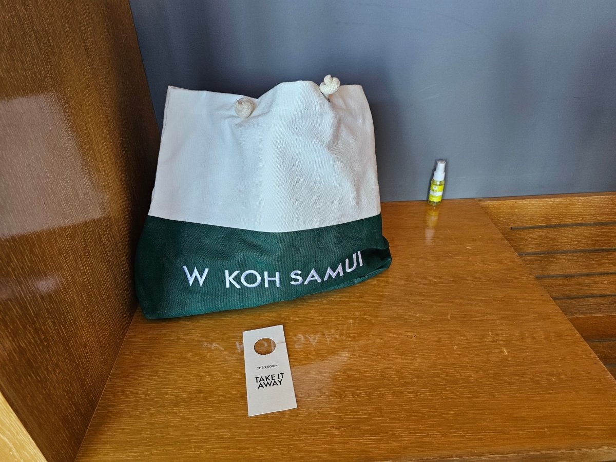 Plážová taška a repelent