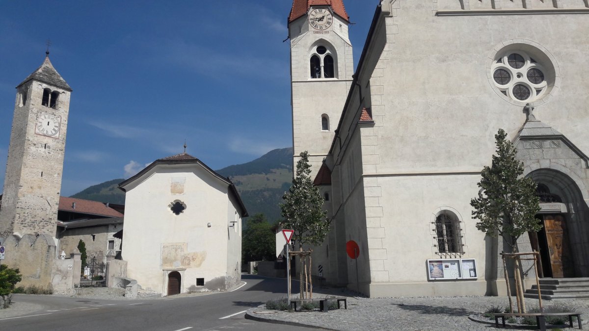 Kostel ve vesnici Laudes ( Laatsch).