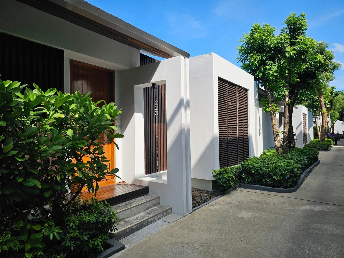 Vstupy do privátních vil s bazénem