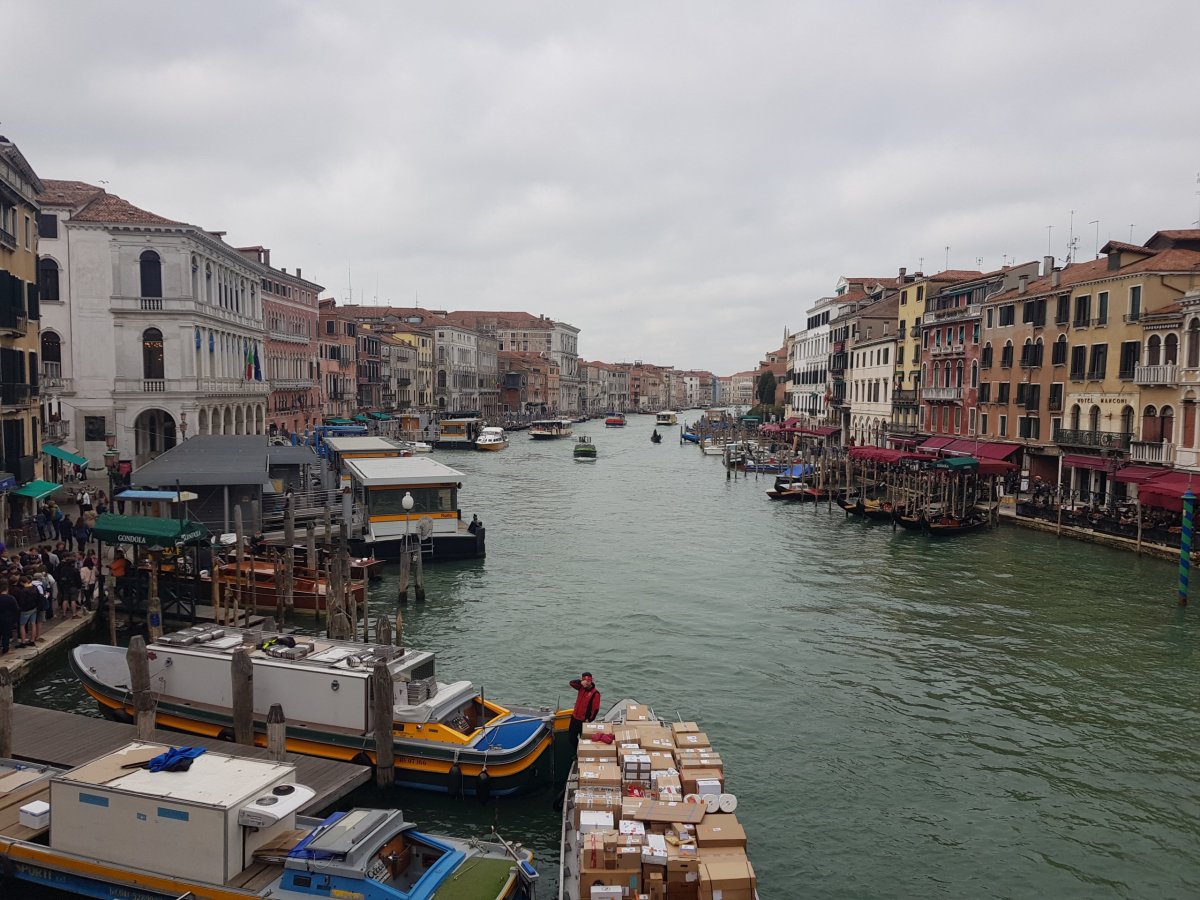 Ráno na Canal Grande.