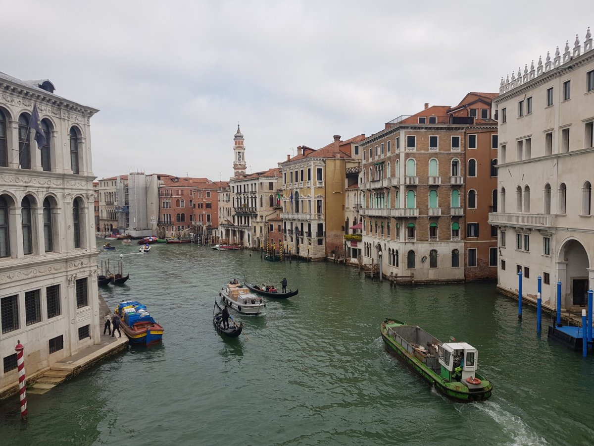 Ráno na Canal Grande.