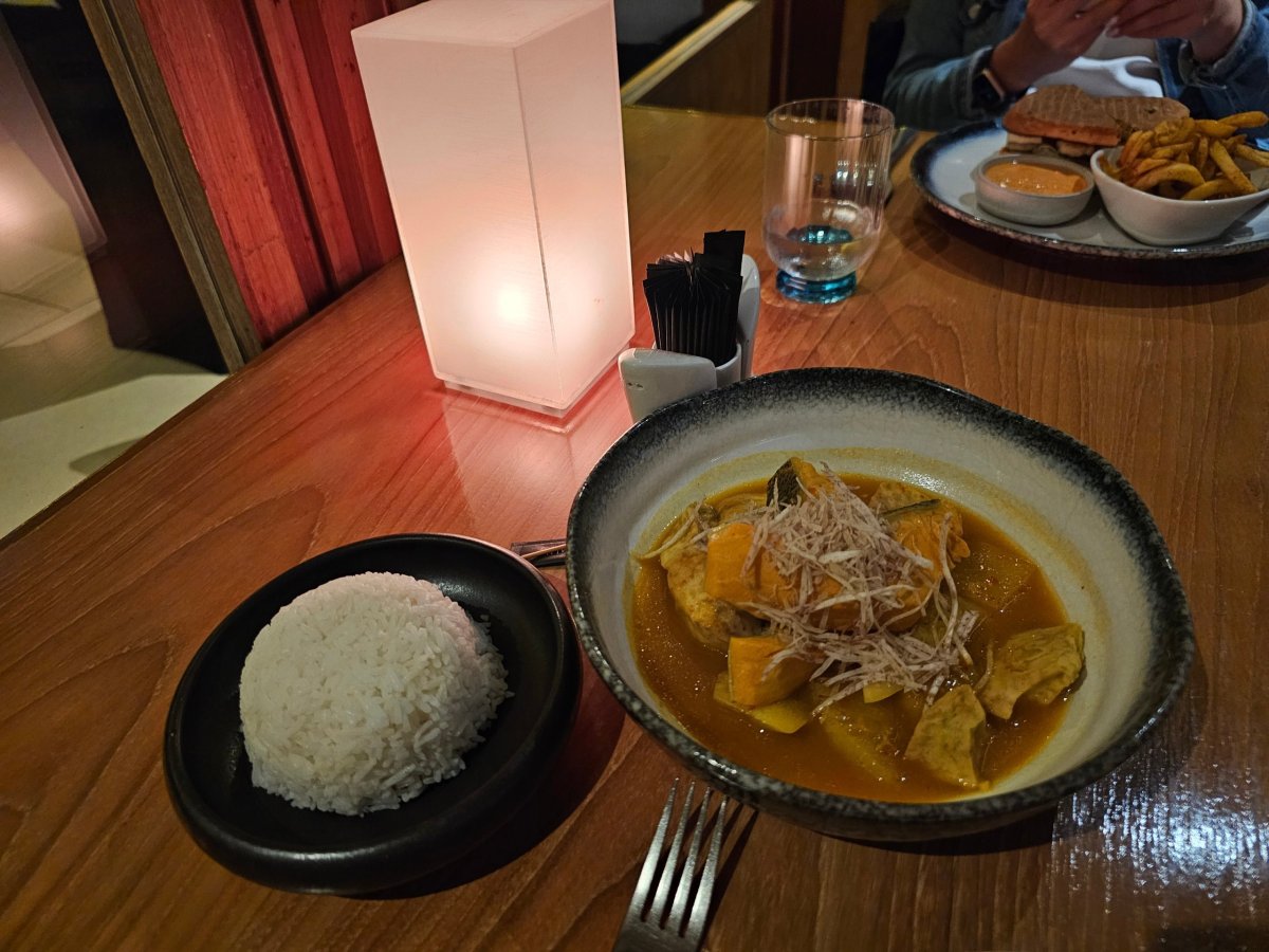 Večeře v hotelové restauraci