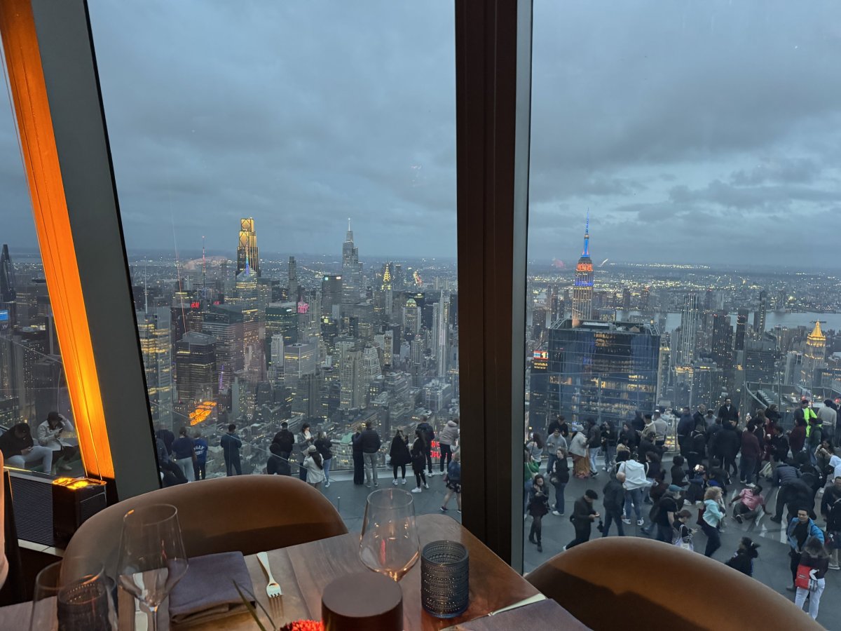 Výhled z restaurace Peak