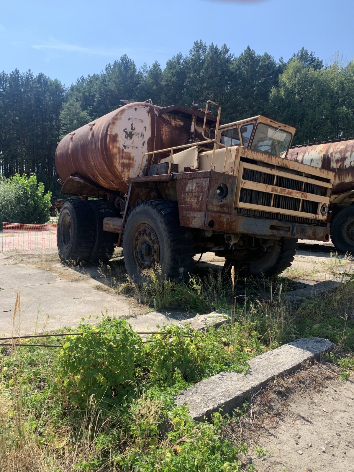 Vozidla likvidující havárii