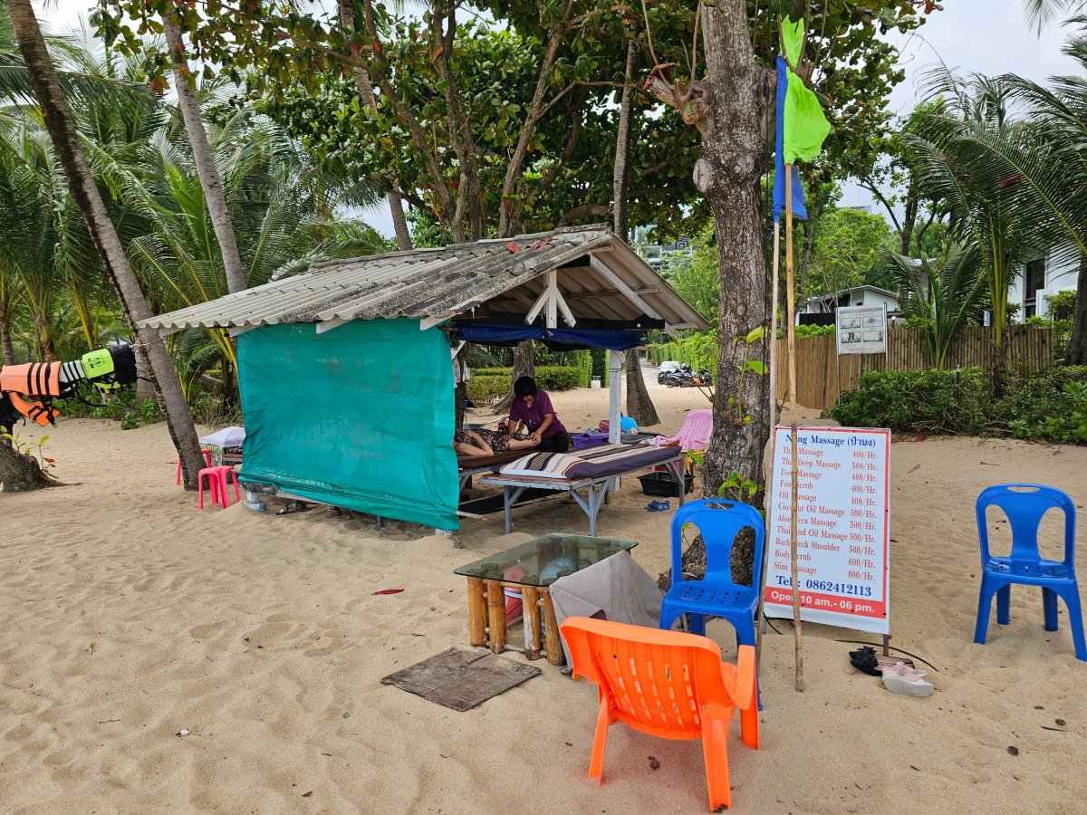 Masáže na pláži u hotelu