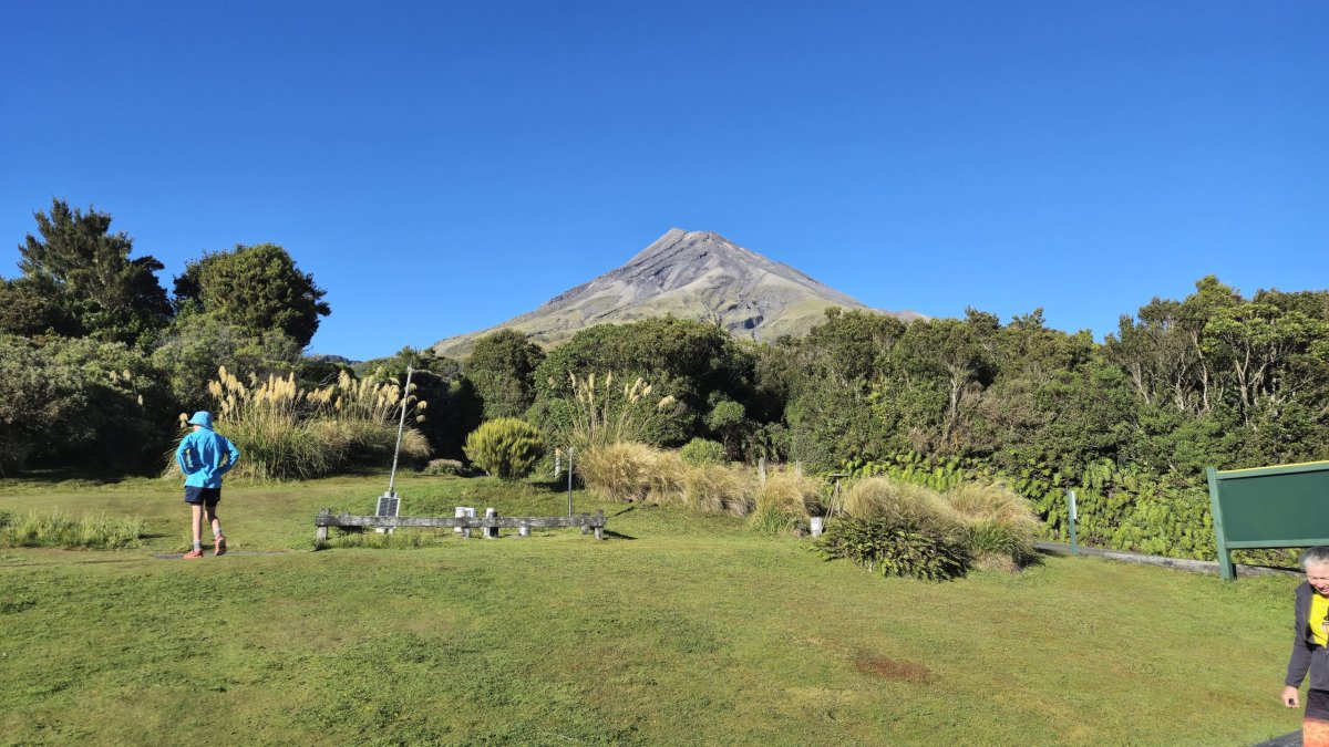  Mount Taranaki