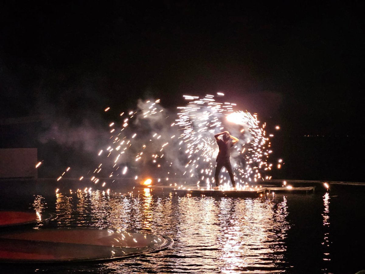 Ohňová show u WooBaru