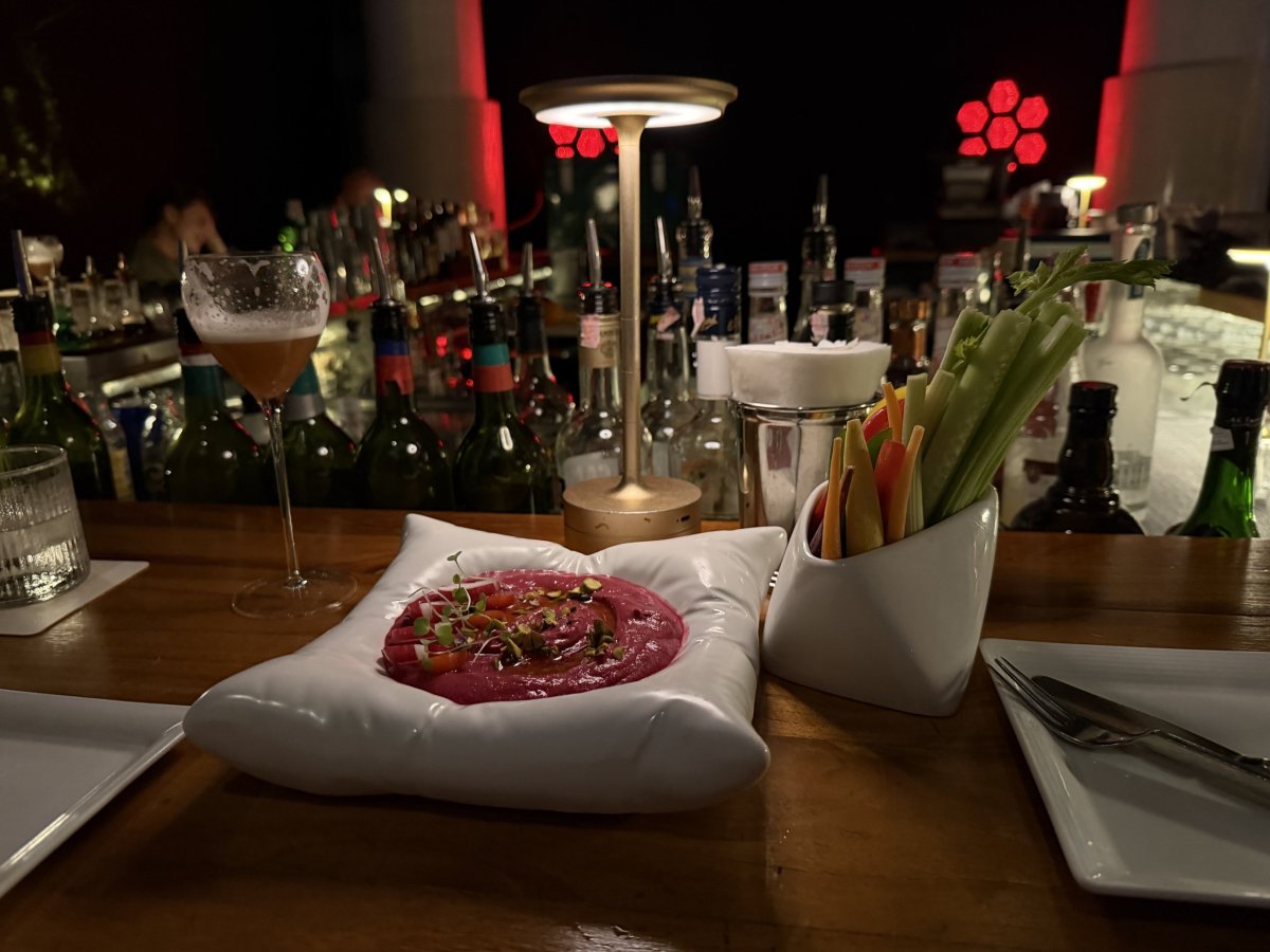 Hummus s řepou ve WooBaru