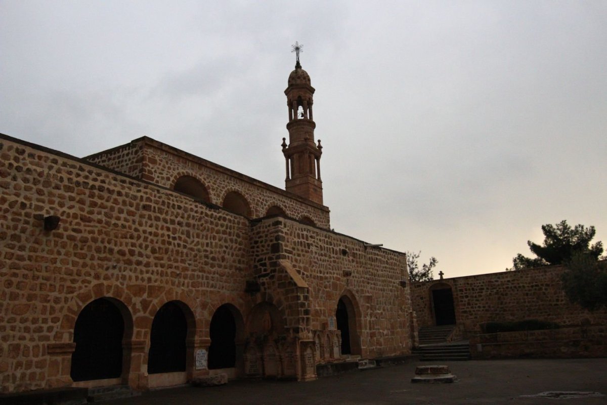 Mor Hobil-Mor Abraham