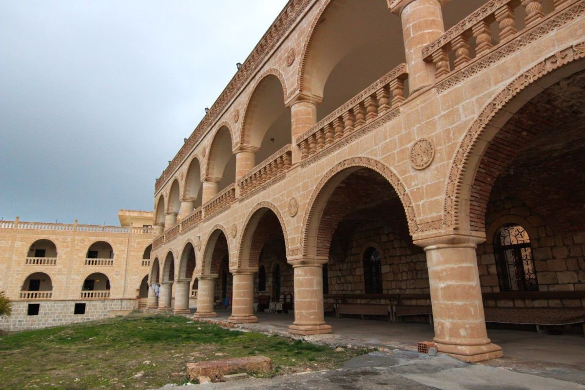 Mor Hobil-Mor Abraham