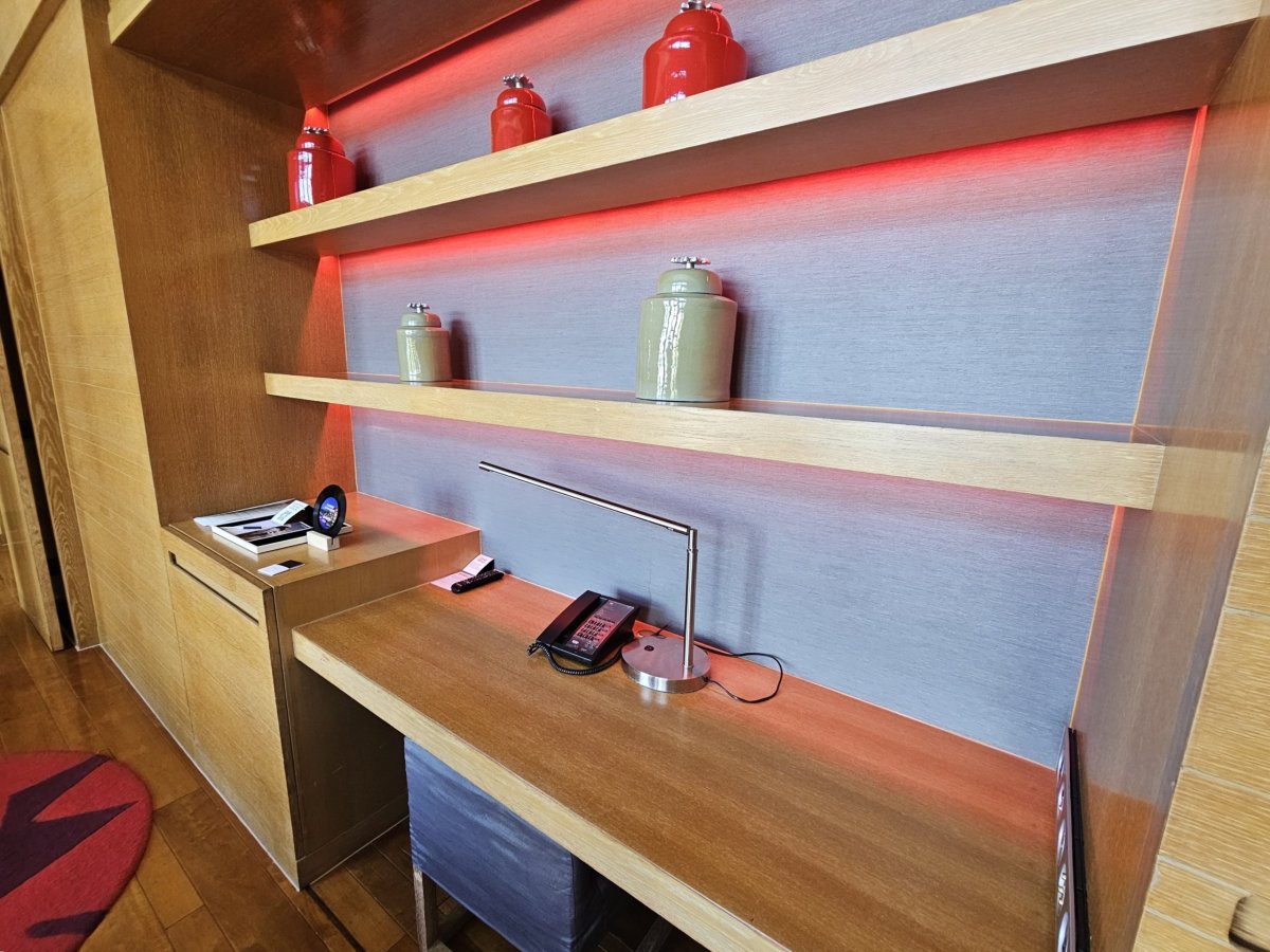 Kancelářský stůl na práci