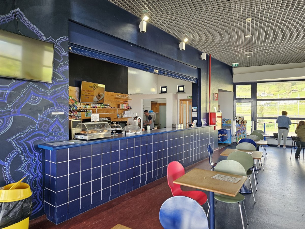 Restaurace, letiště Flores