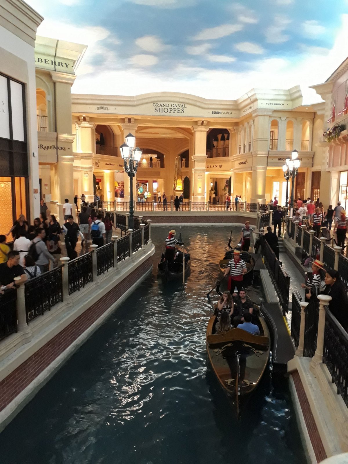 Umělá obloha nad kanály v hotelu Venetian