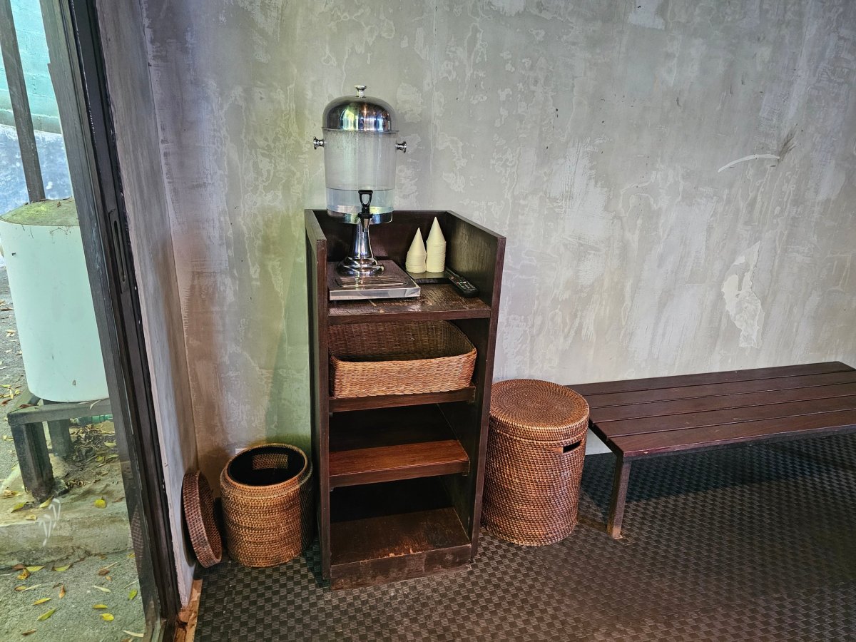 Voda zdarma u posilovny