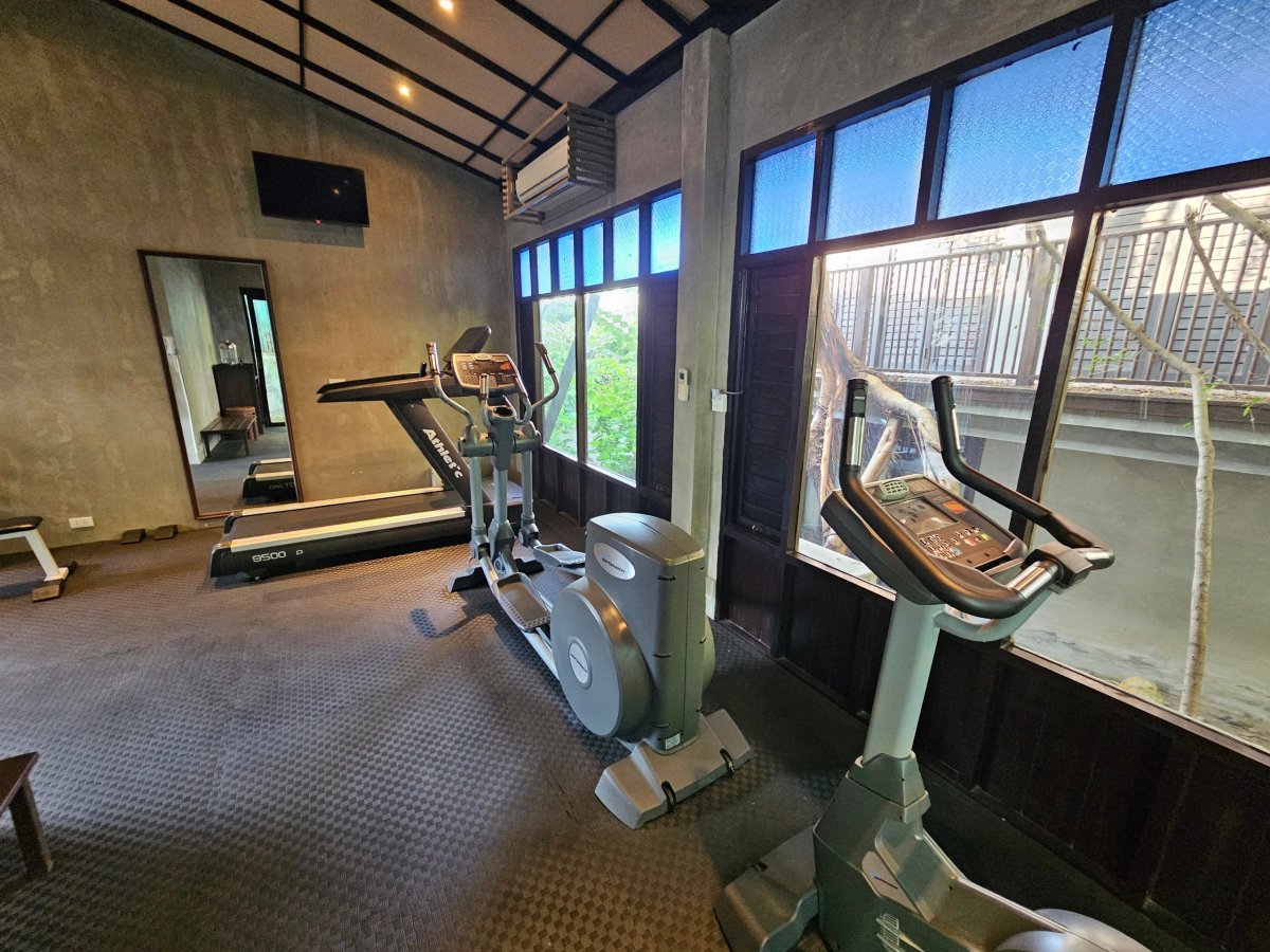 Posilovna se starým vybavením