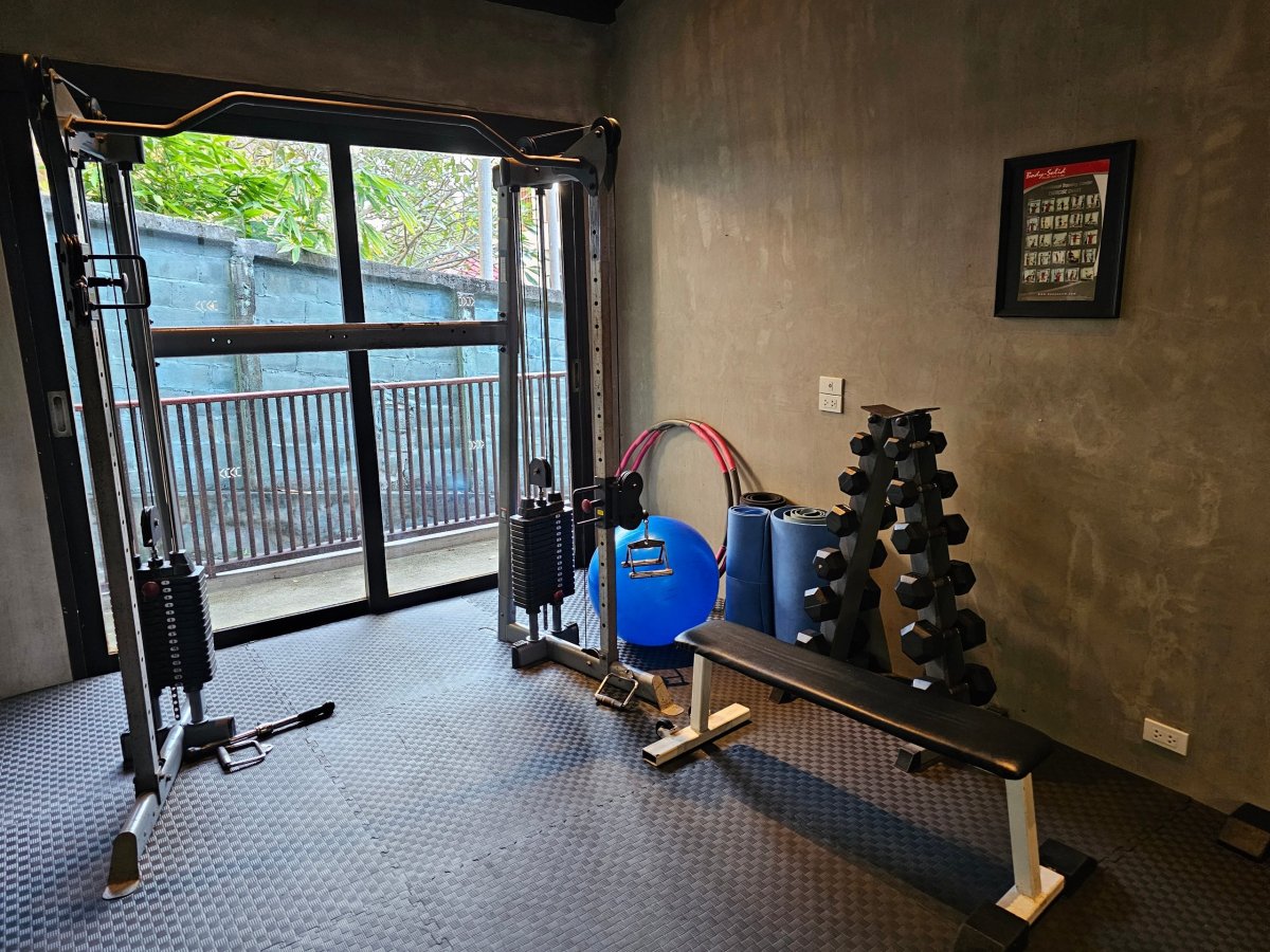 Posilovna se starým vybavením