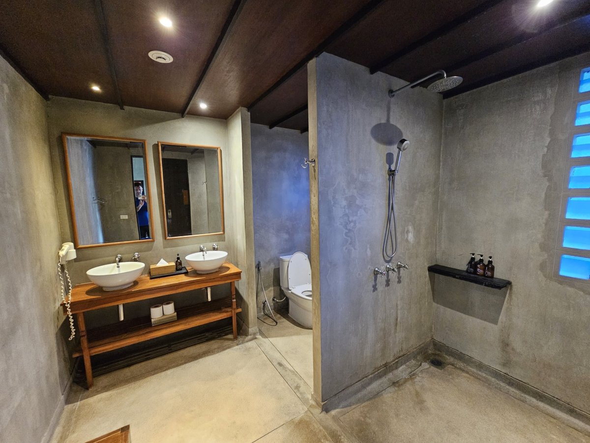 Koupelna ve fitness posilovně