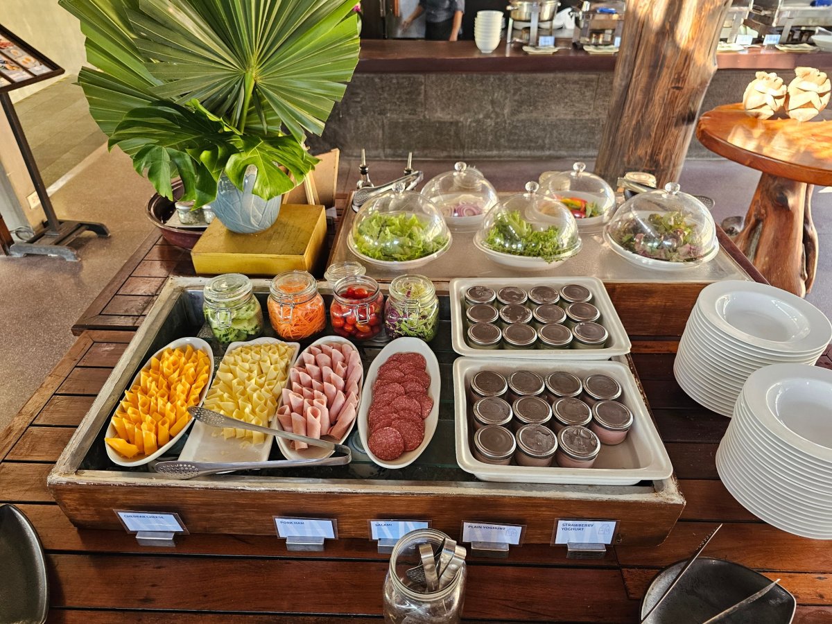 Snídaně - šunky, sýry a zelenina