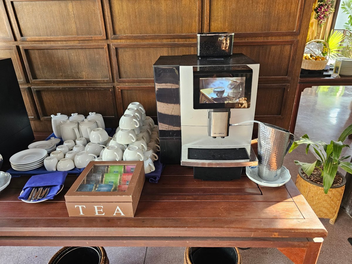 Snídaně - automat na kávu