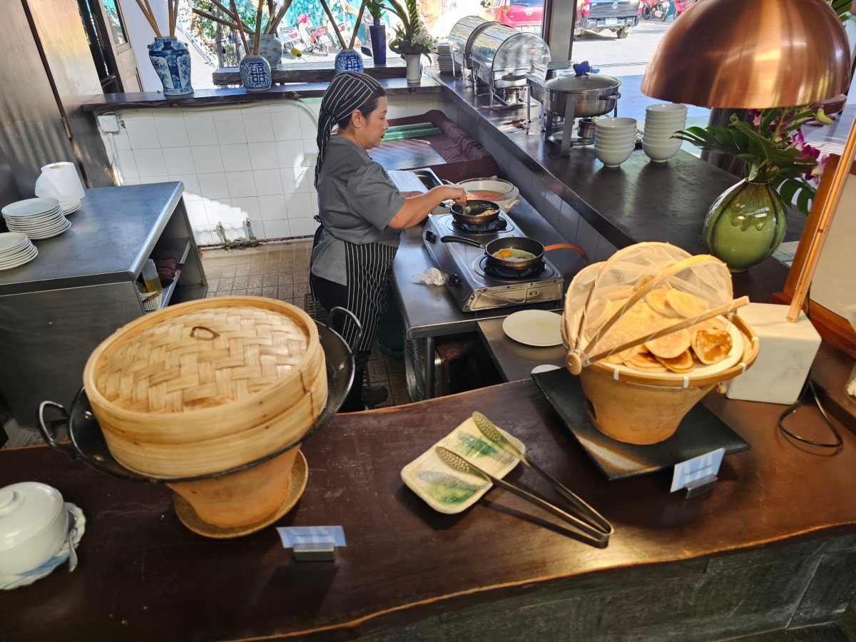 Snídaně - palačinky a příprava vajíček