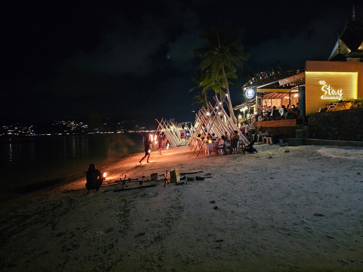 Ohňová show na pláži Chaweng