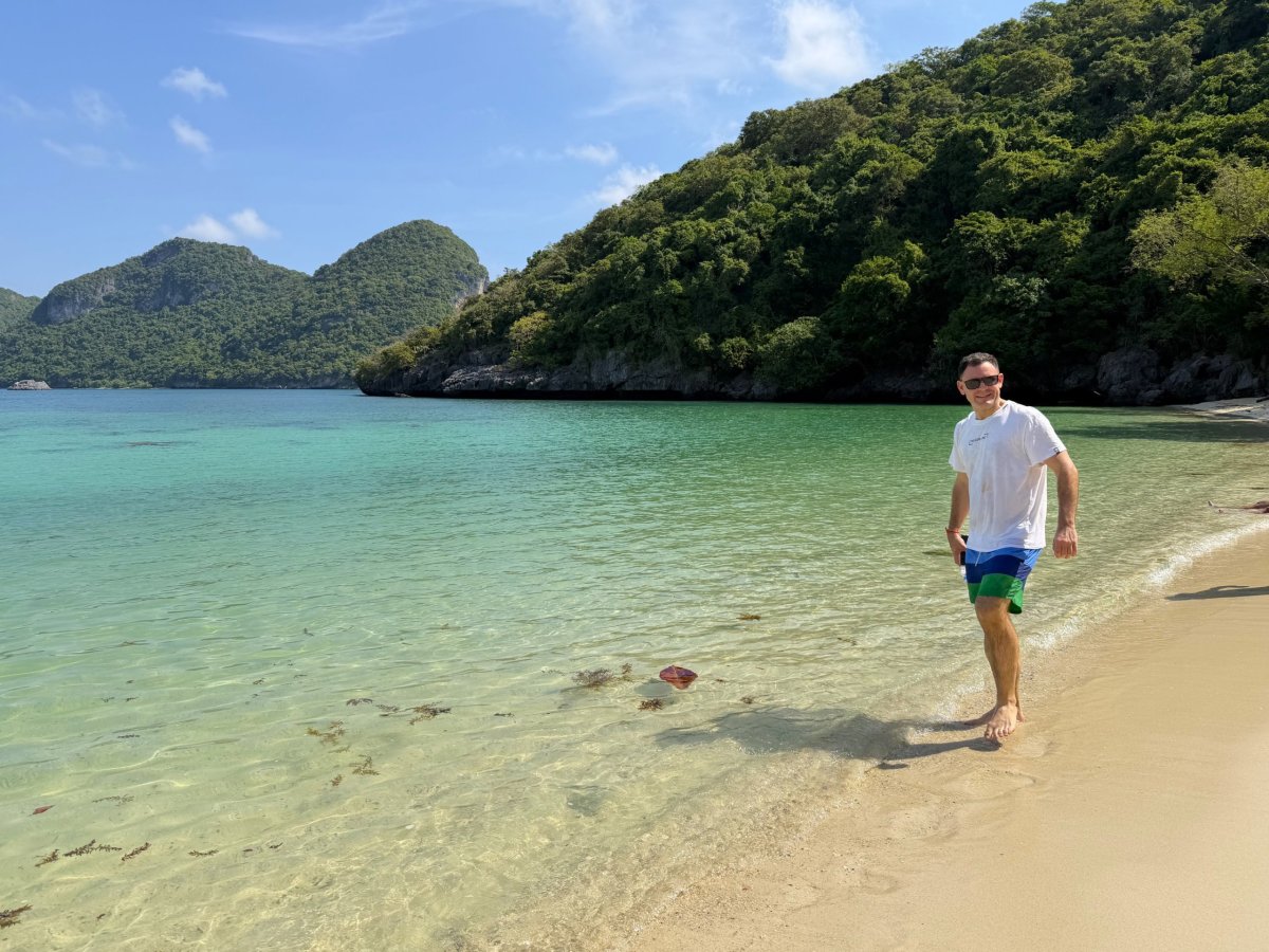 Já na pláži Na Thap