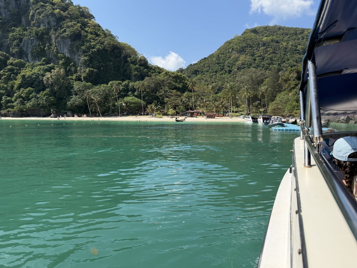 Přistání na pláži Ko Wua Ta Lap