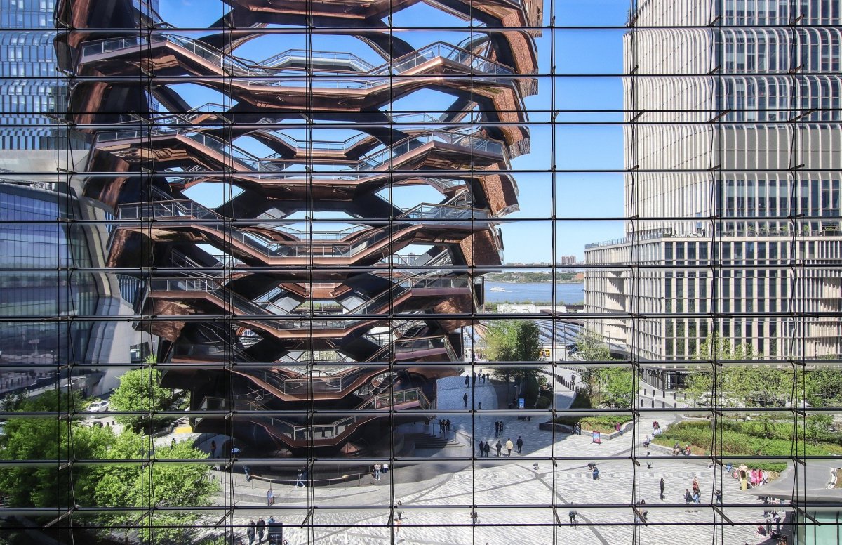 Vessel při pohledu z mrakodrapu The Edge