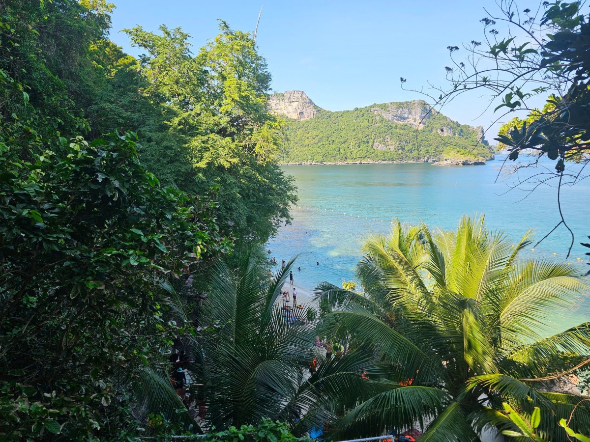 Výhled cestou k Emerald Lake