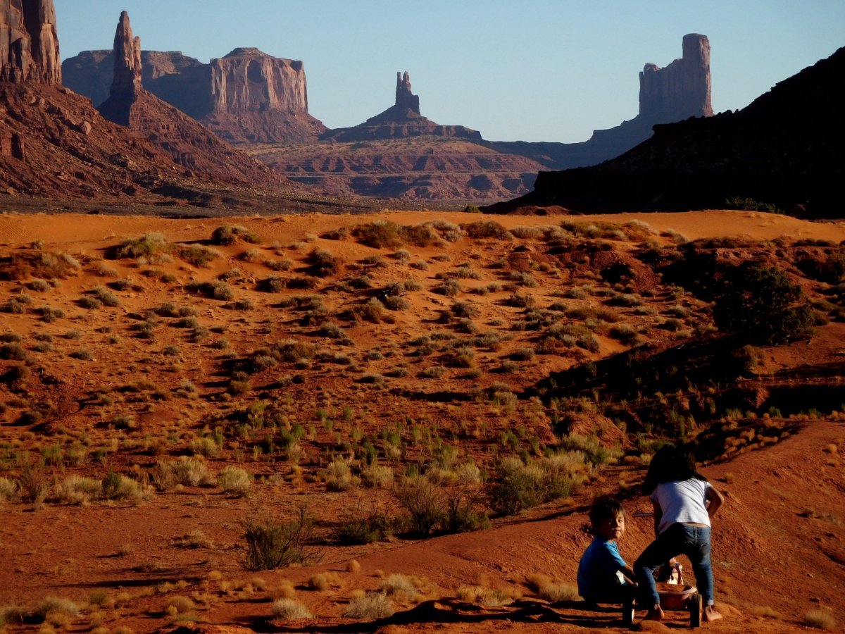 Indiánské děti na písečku