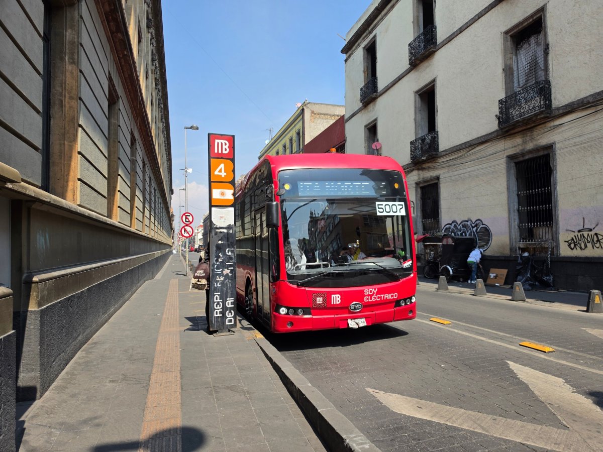 Zastávka Metrobusu v historickém centru