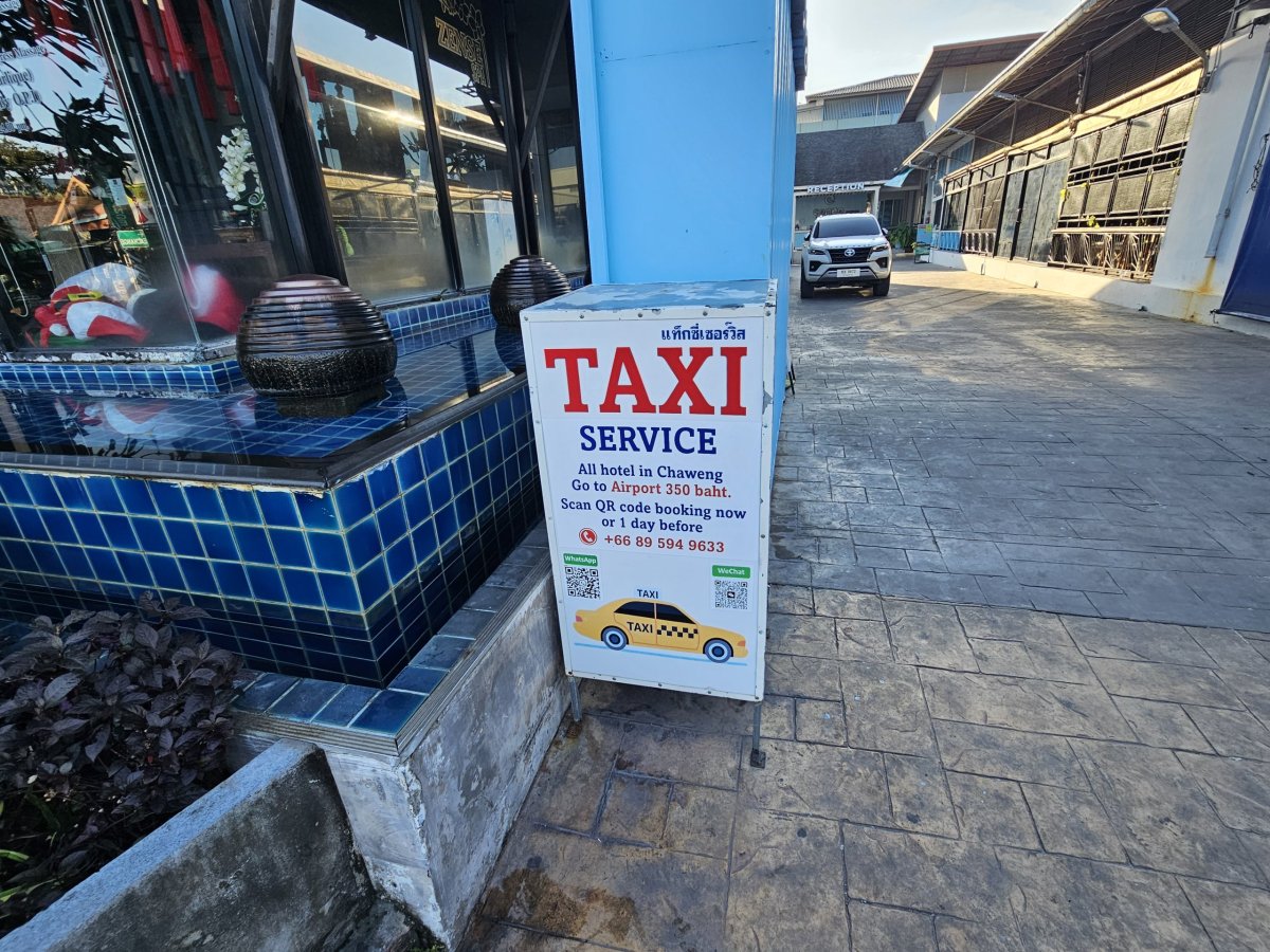 Chaweng, reklama na taxi