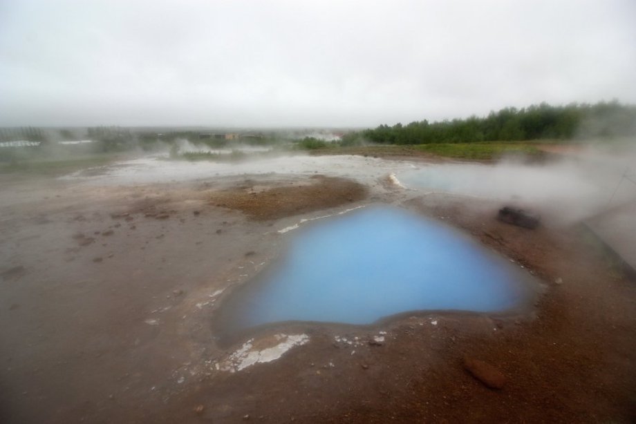 neskutečné barvy termálních jezírek