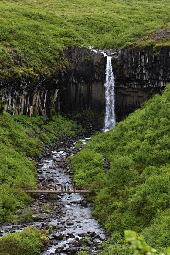 a ještě jeden vodopád, tentokrát s měřítkem na mostku