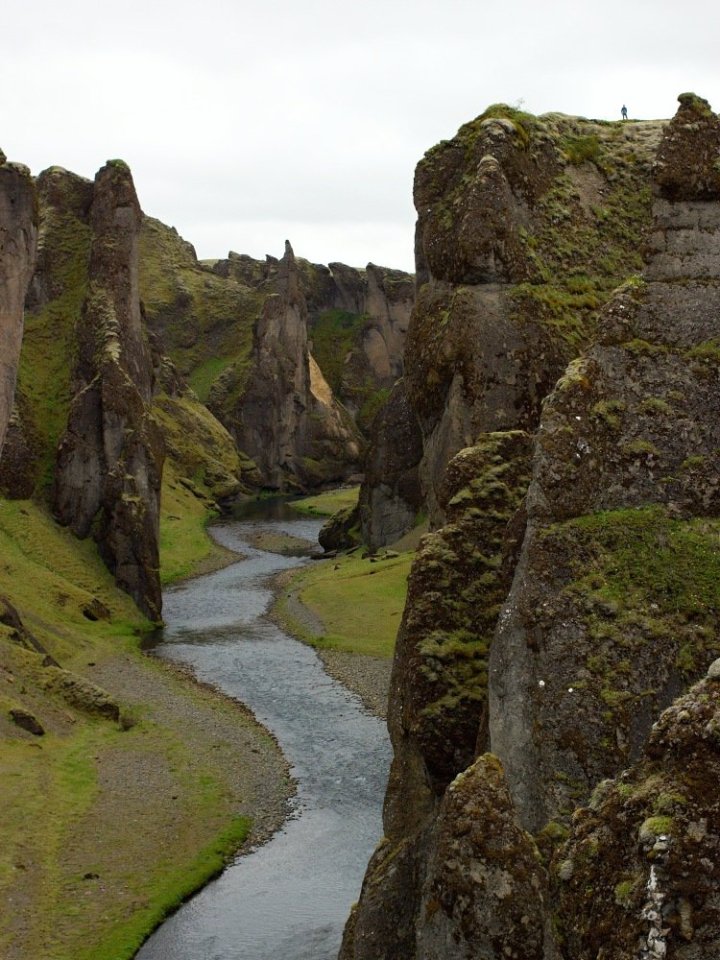 Fjaðrárgljúfur podruhé, tentokrát i s měřítkem vpravo nahoře