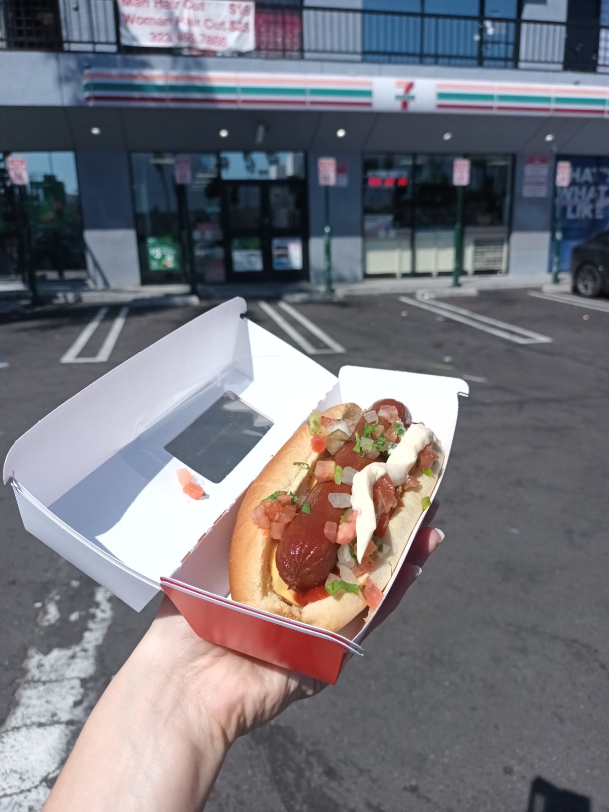 Hot dog ze 7-Eleven za 3 doláče 