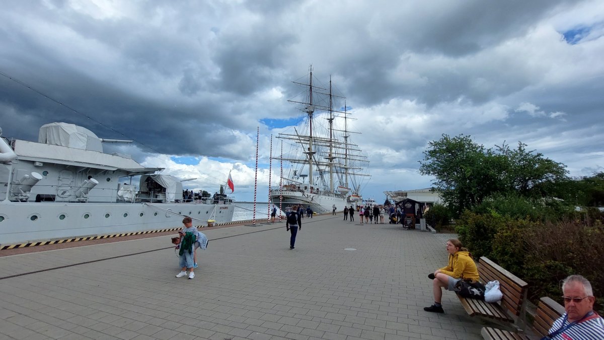 Kotvící muzejní lodě v Gdynii