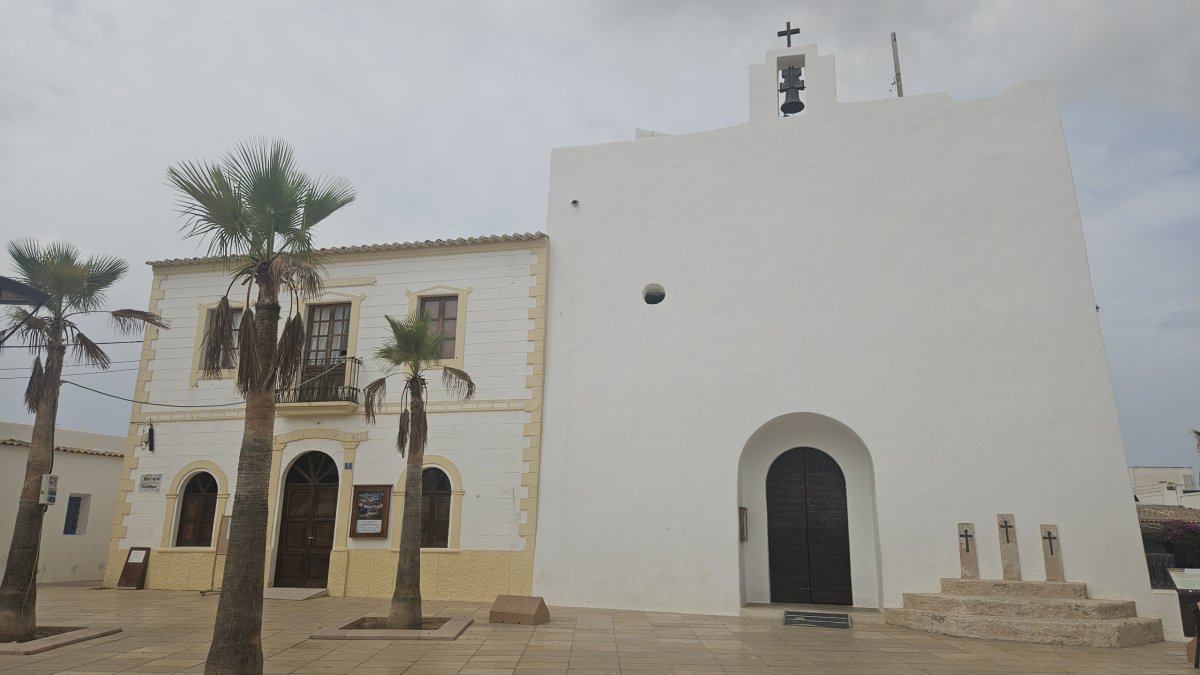 Náměstí s kostelem ve Sant Francesc de Formentera