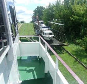 Z "plavby" lodní železnicí