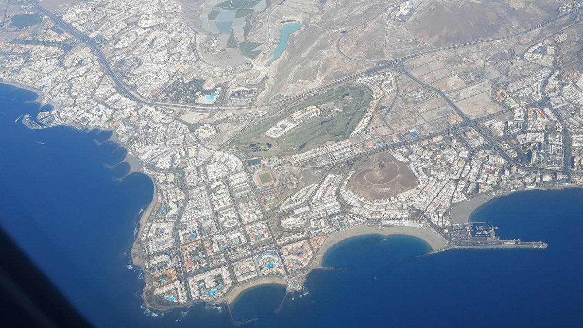 Turisticky rušný jih Tenerife ....