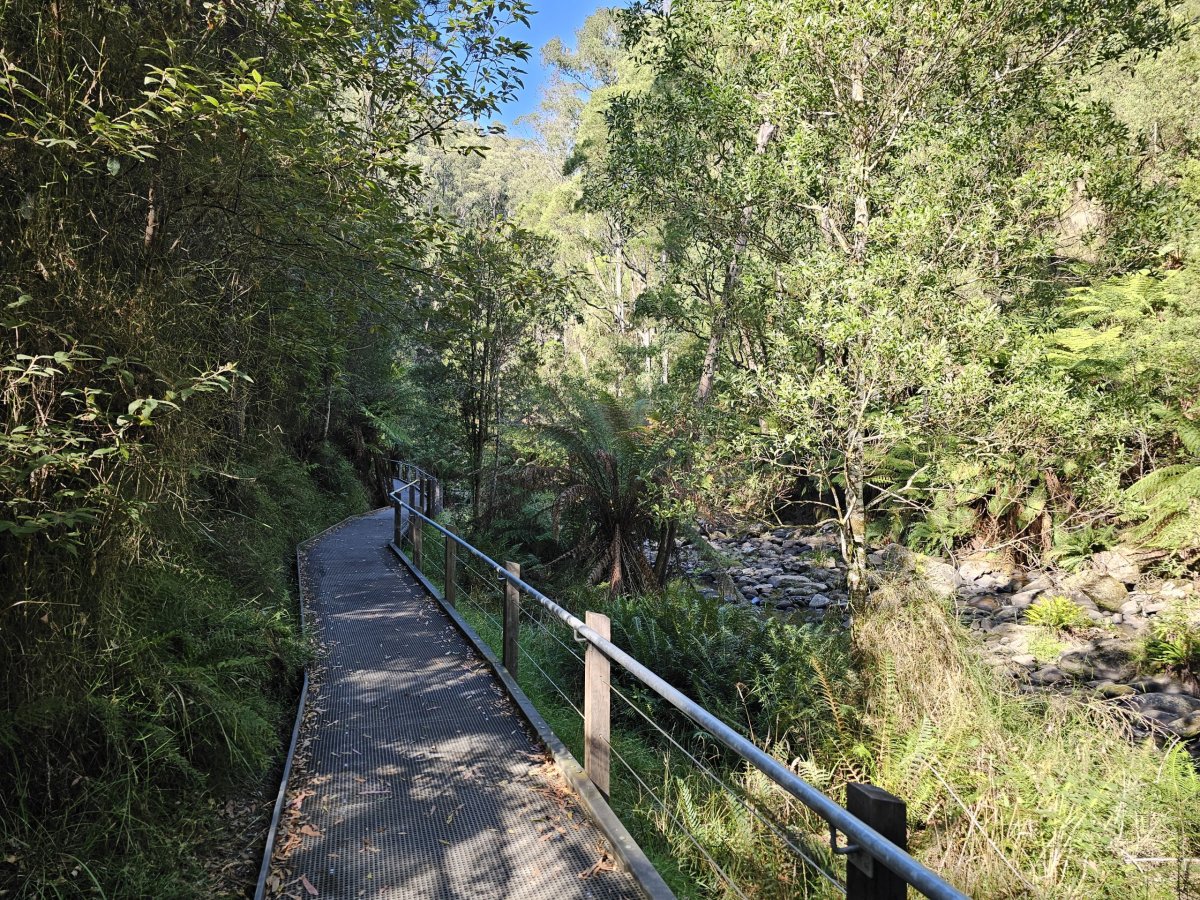 Chodník ke Stevenson Falls