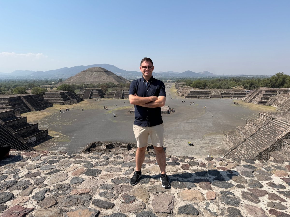 Já stojící na Pyramidě Měsíce