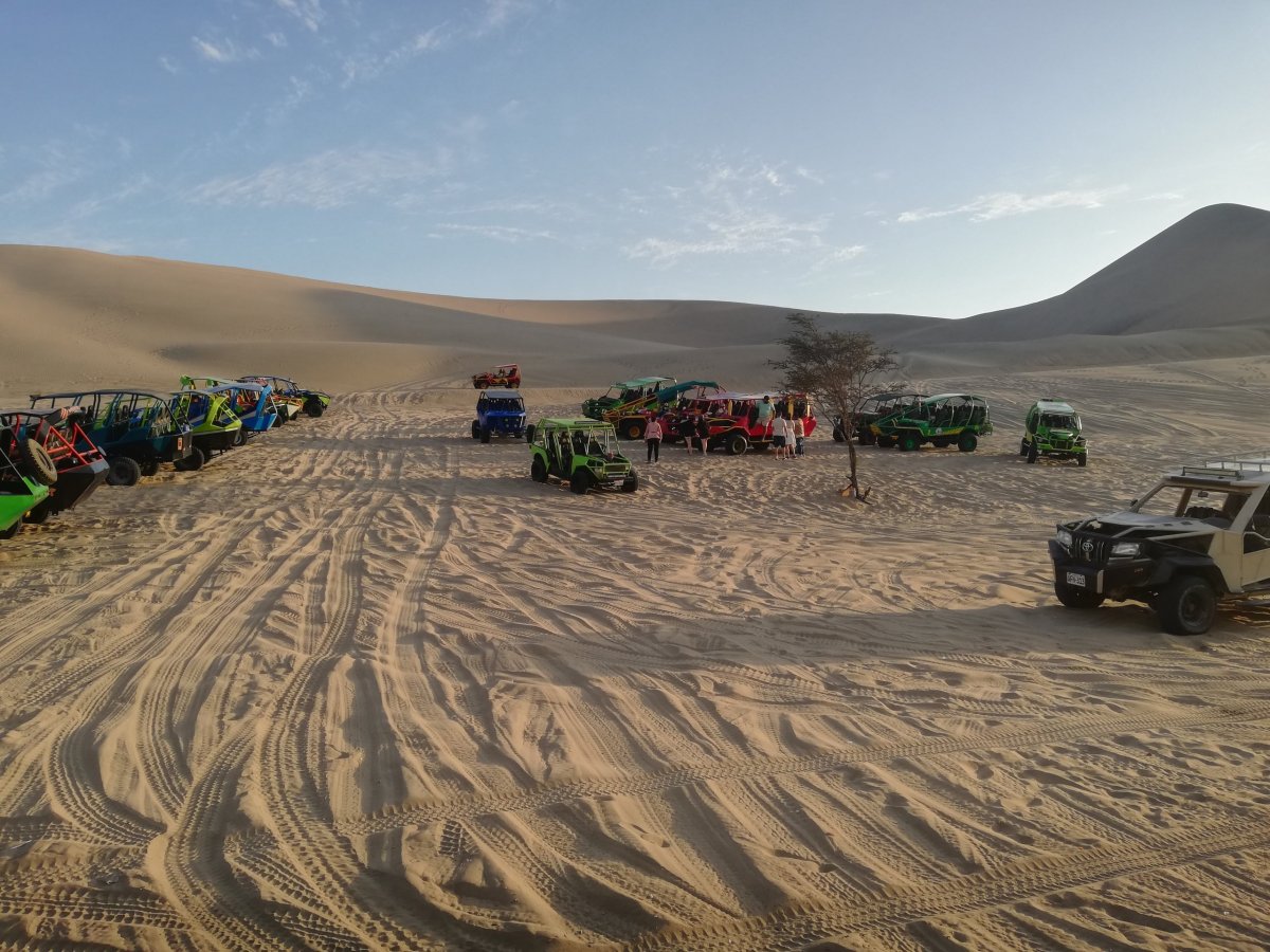 Výchozí místo buggy tour v Huacachině