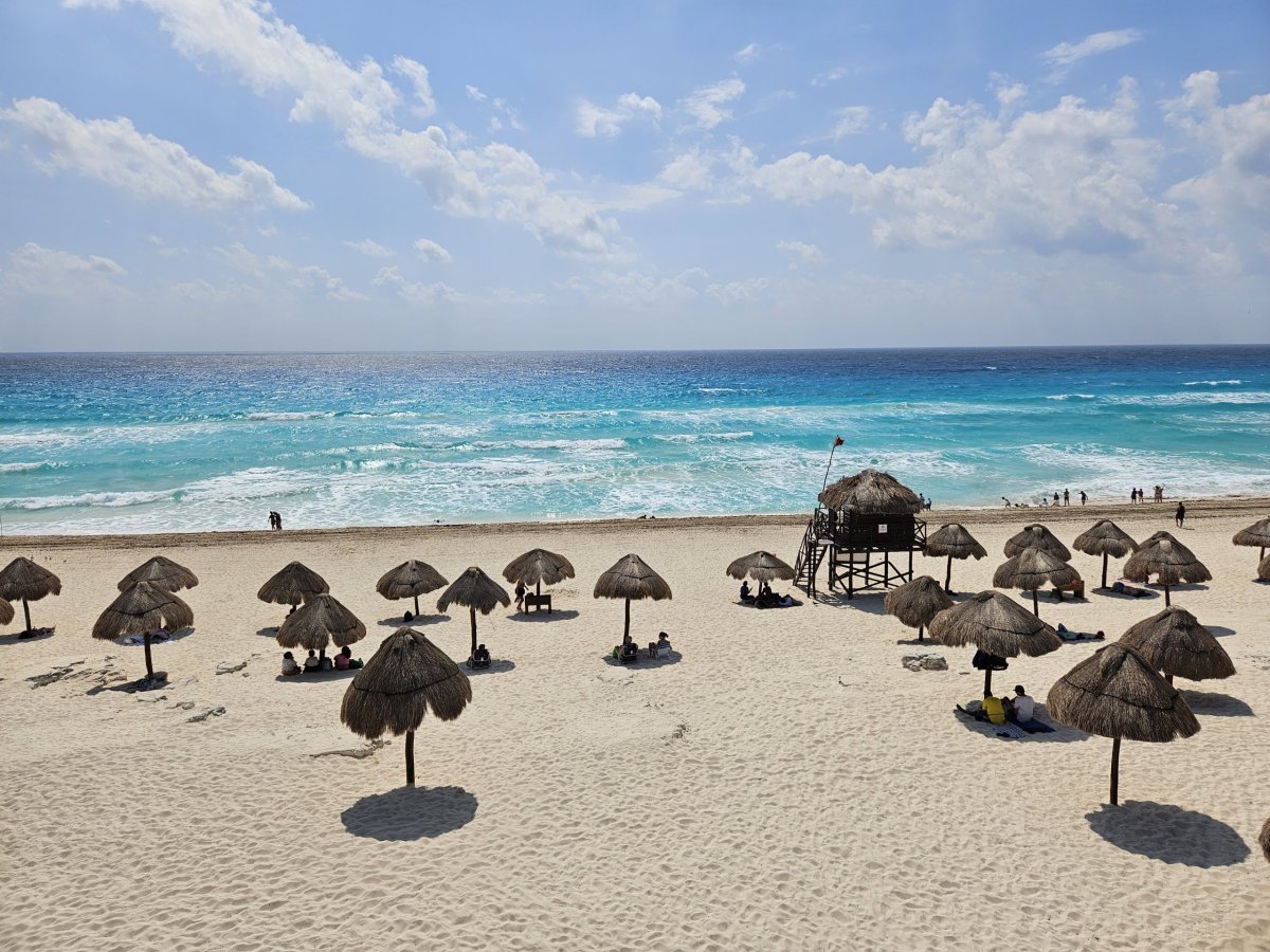 pláž Playa Delfines