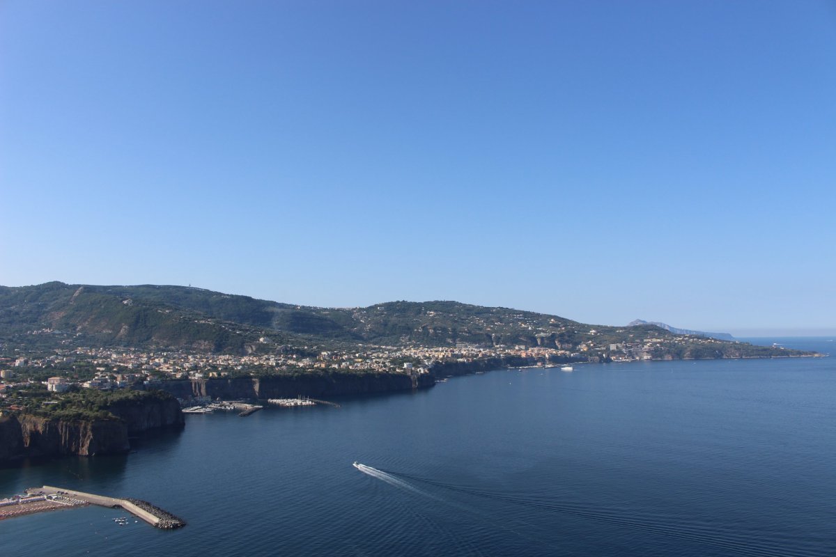 Výhled z pokoje na Amalfské pobřeží