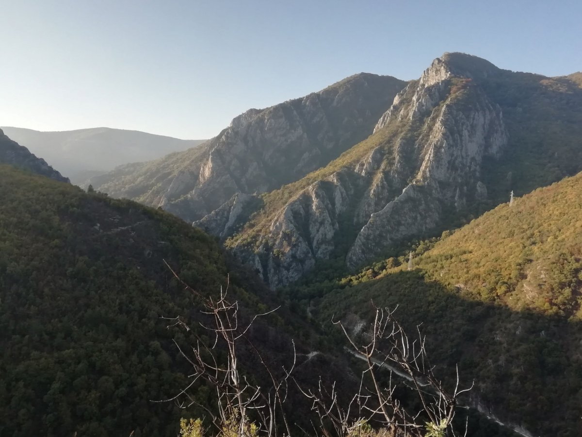 Krásný pohled na okolní kopce