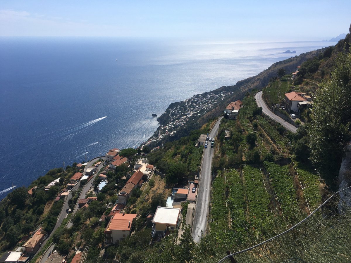Kopcovité Amalfské pobřeží